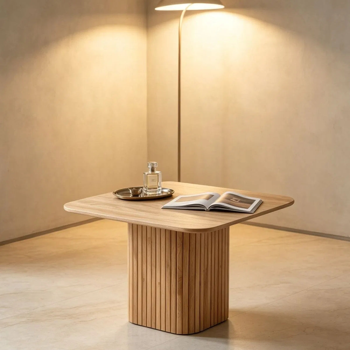 Vierkante bijzettafel met lamellenvoet – foto 1 – Licht eiken