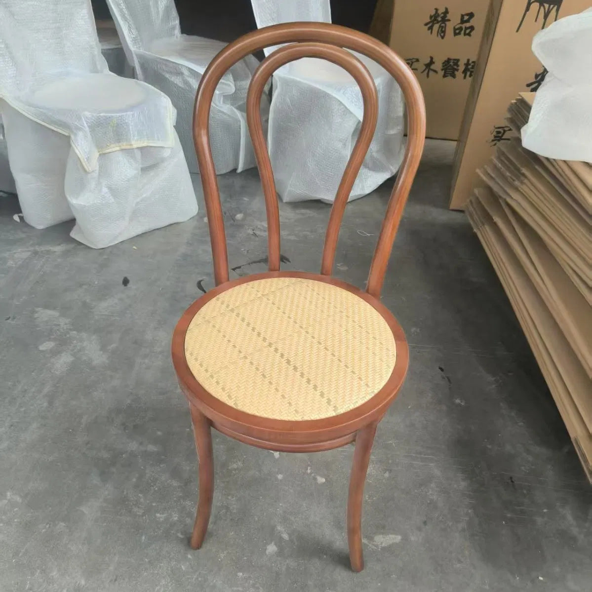 Bistrostoel gebogen hout met rotan zitting – foto 5