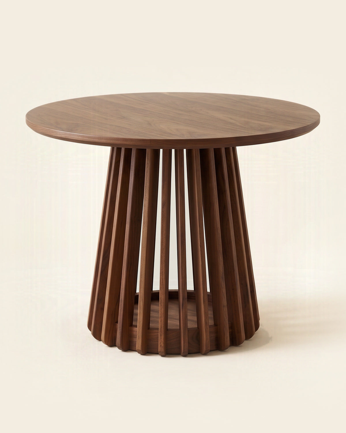 Luncera bijzettafel rond met spijlen 60 cm in walnoot, productfoto op crème achtergrond