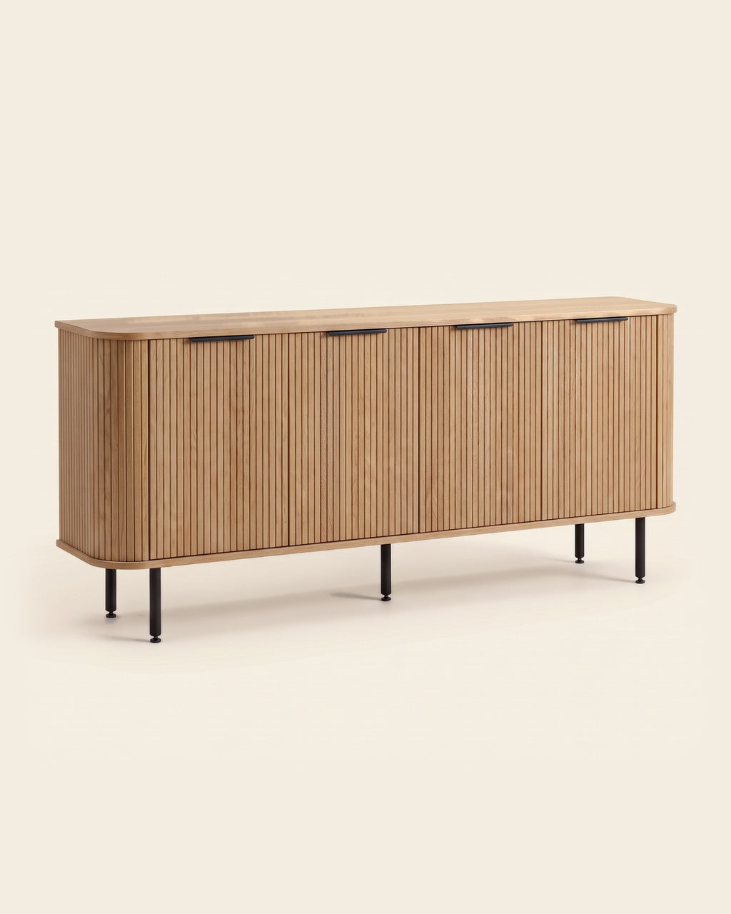 Luncera dressoir 4-deurs 210 cm in licht eiken, productfoto op crème achtergrond