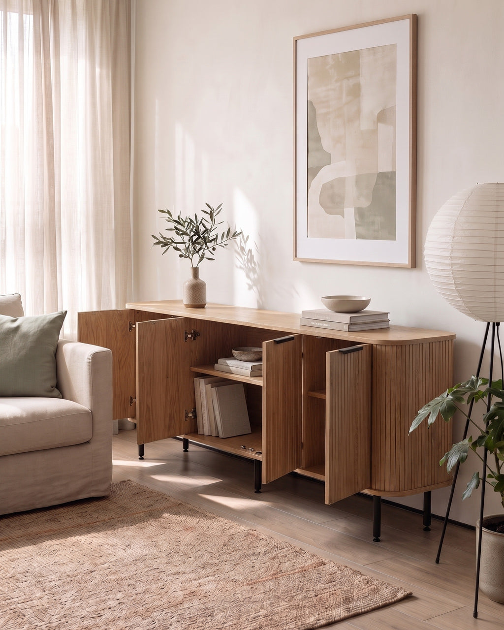 Luncera dressoir 4-deurs 210 cm in licht eiken, in gebruik in het interieur