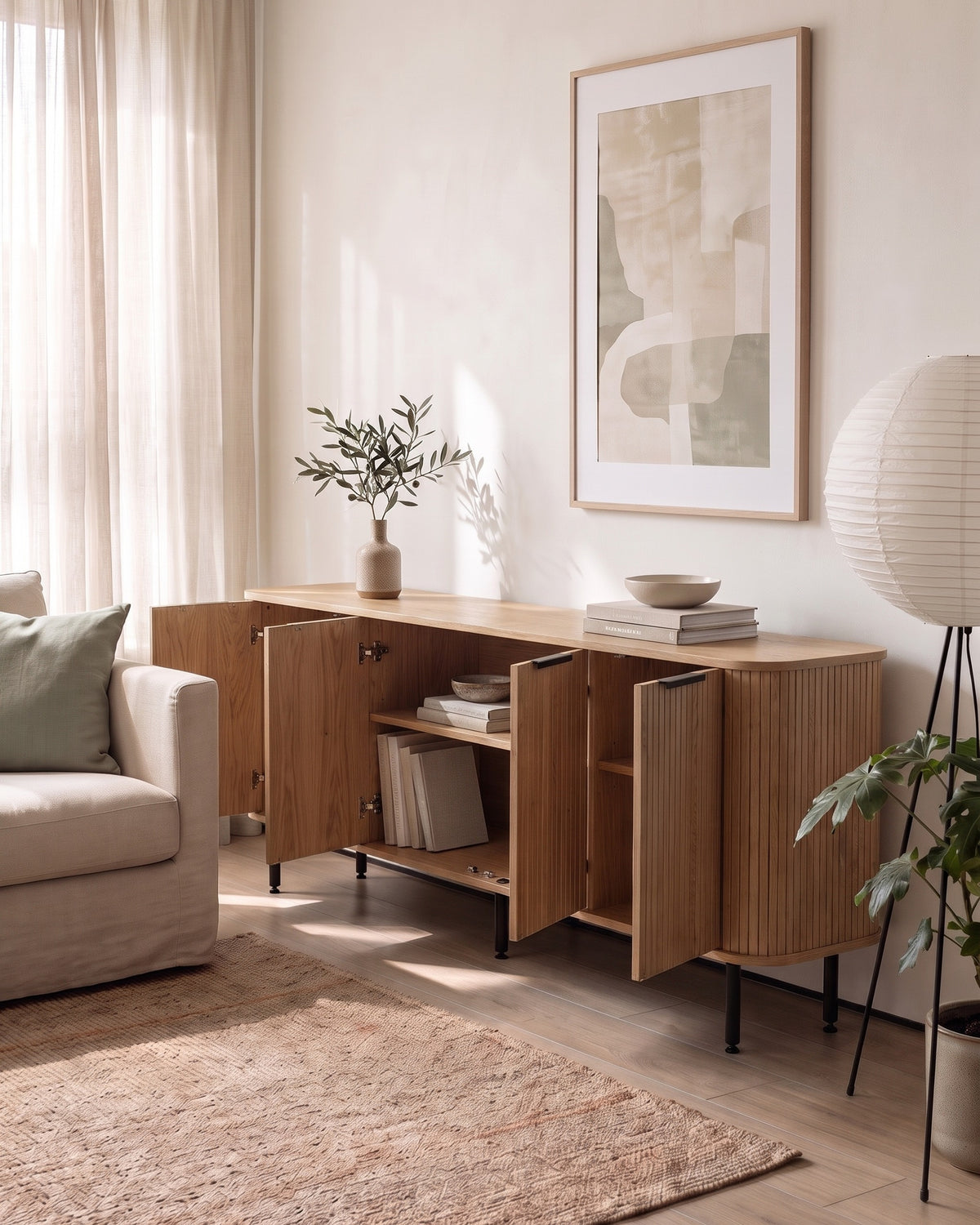Luncera dressoir 4-deurs 210 cm in licht eiken, in gebruik in het interieur