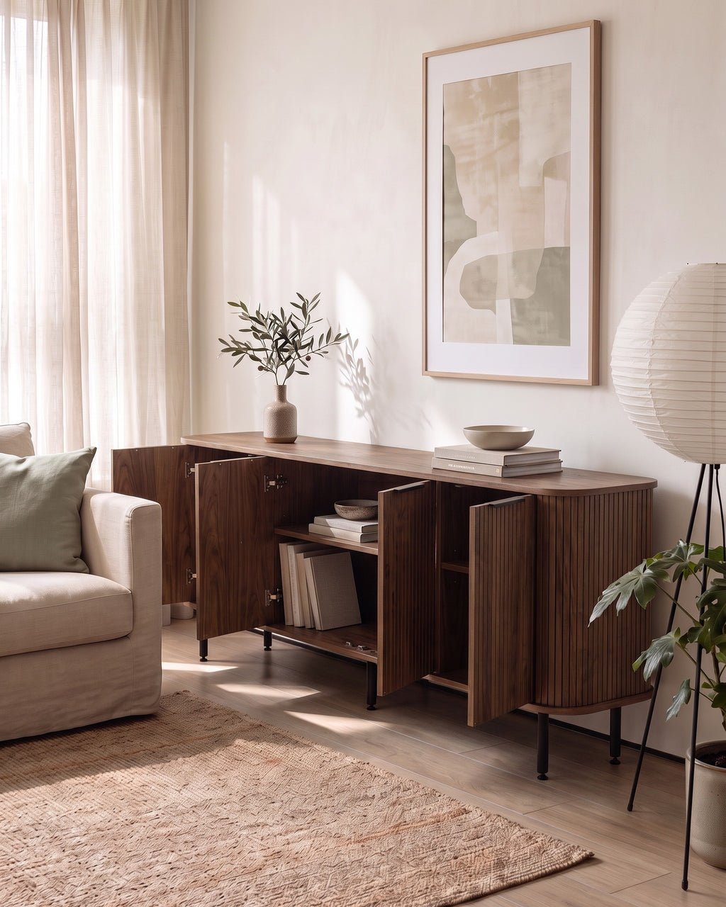Luncera dressoir 4-deurs 210 cm in walnoot, in gebruik in het interieur