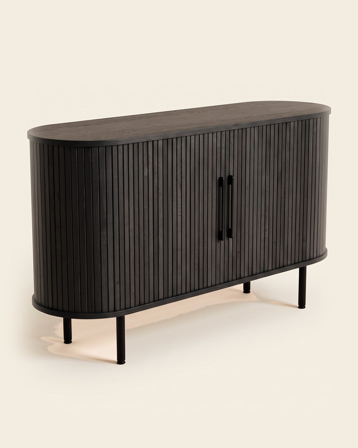 Luncera dressoir afgerond 140 cm in zwart, productfoto op crème achtergrond