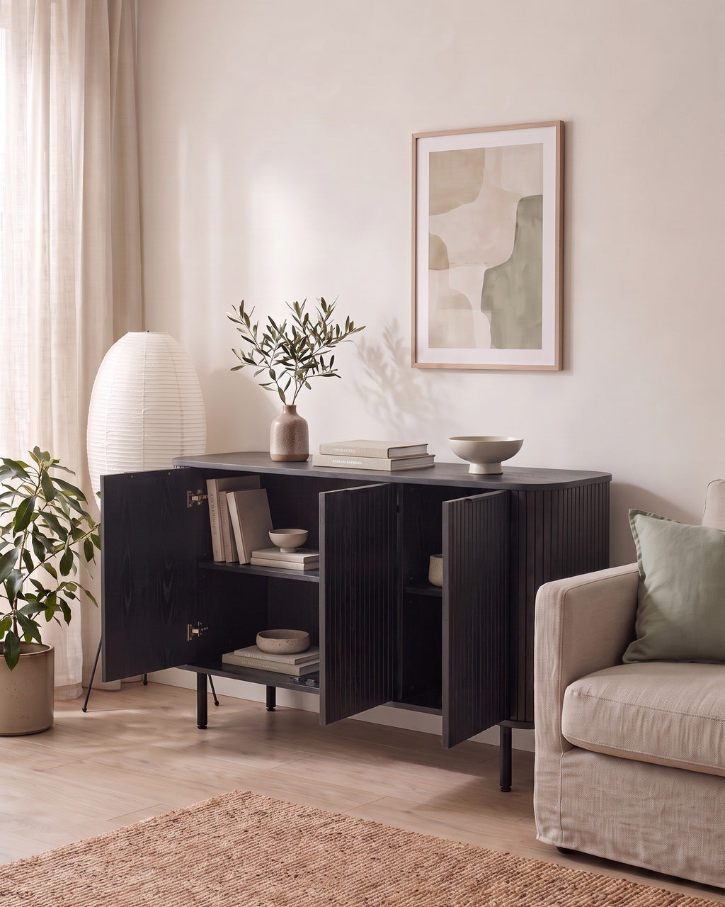 Luncera dressoir recht 3-deurs 160 cm in zwart, in gebruik in het interieur