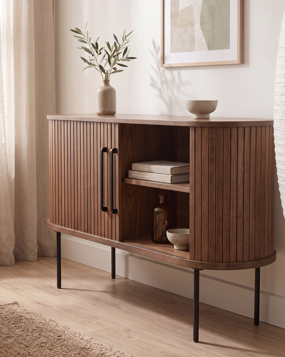 Luncera dressoir walnoot ribbel 140 cm, in gebruik in het interieur
