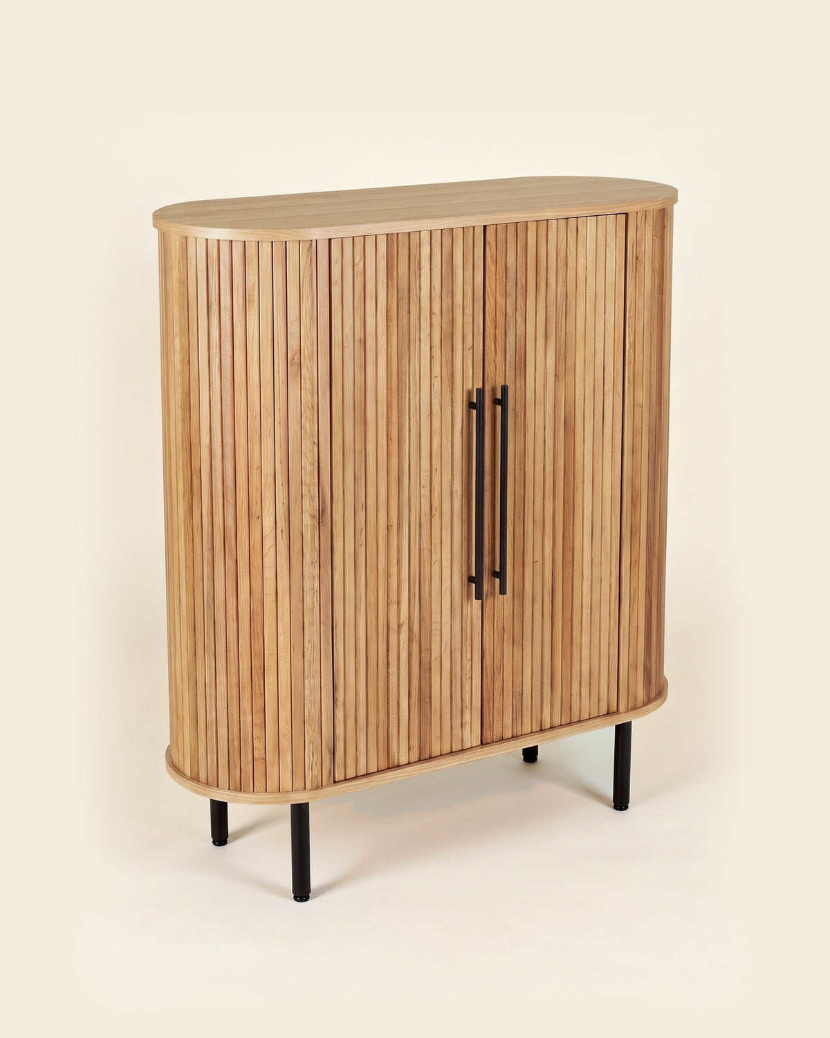 Luncera kast 2-deurs 118 cm in licht eiken, productfoto op crème achtergrond