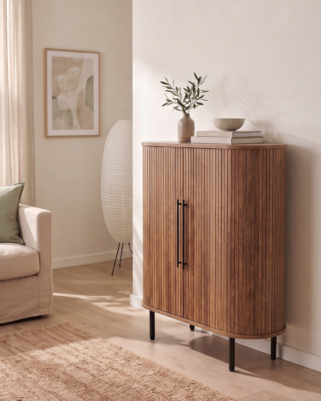 Luncera kast 2-deurs 118 cm in walnoot, in gebruik in het interieur