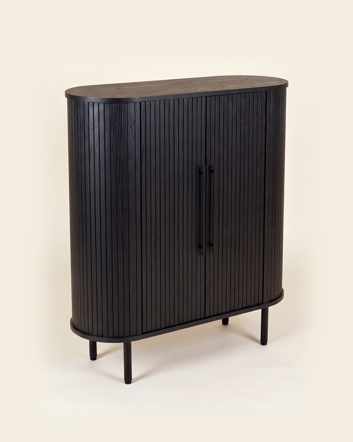 Luncera kast 2-deurs 118 cm in zwart, productfoto op crème achtergrond