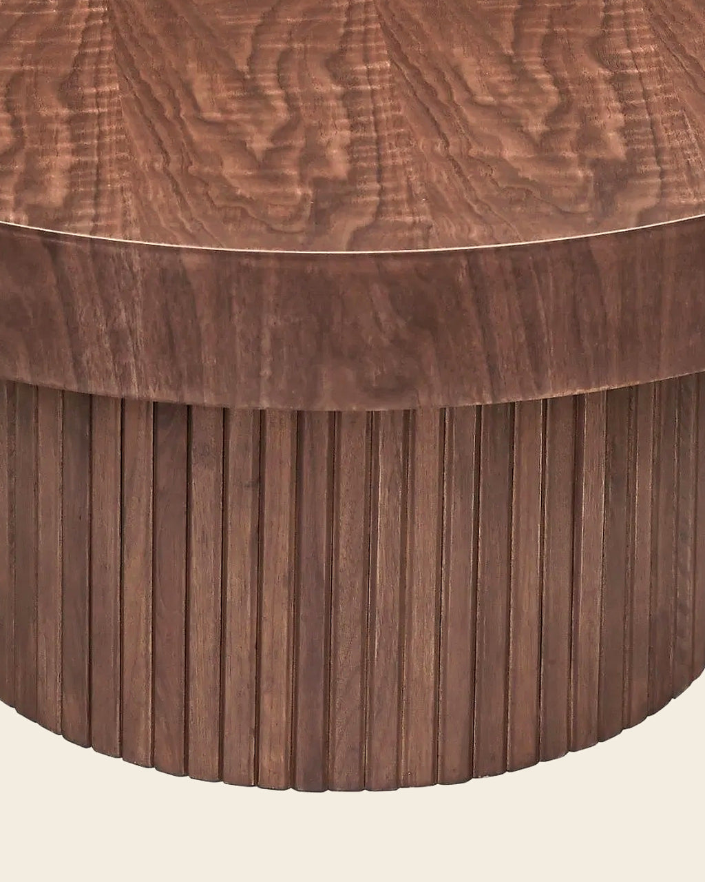 El ronde salontafel lamellen Ø90 – close-up van het materiaal – Walnoot