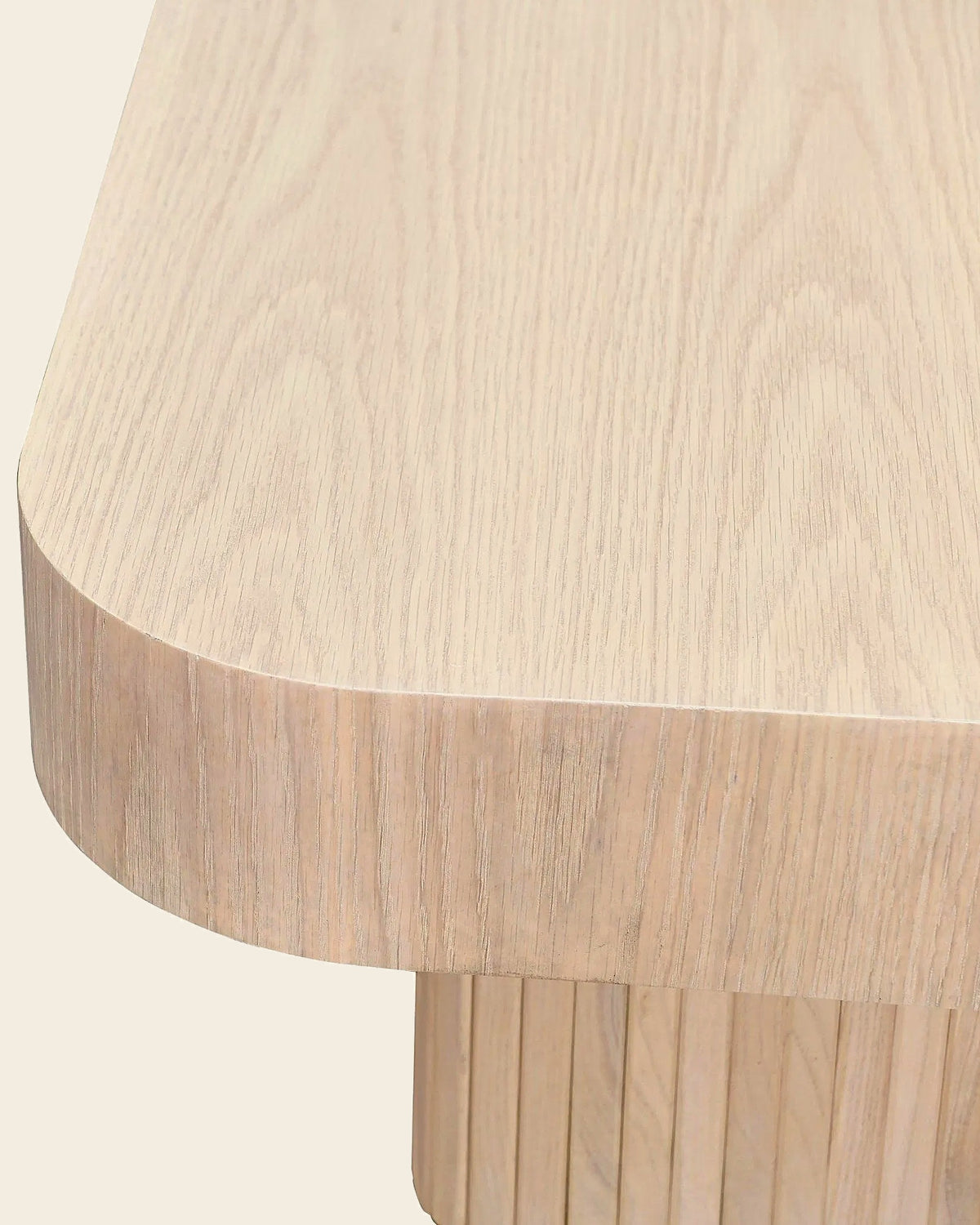 El vierkante salontafel lamellen eiken – close-up van het materiaal – Licht eiken