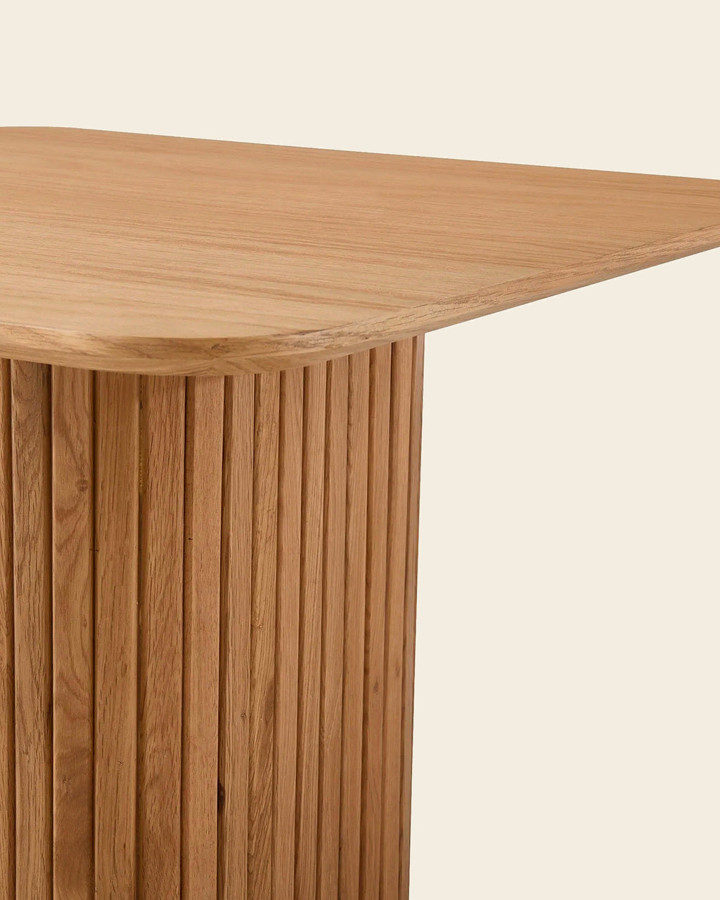 El vierkante bijzettafel lamellenvoet – close-up van het materiaal – Licht eiken