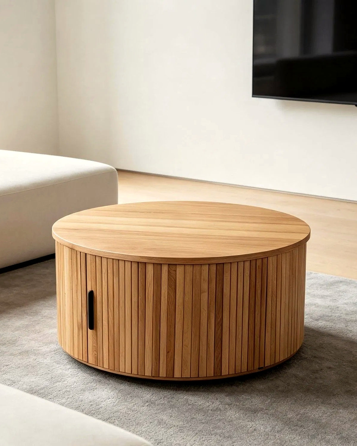 El ronde salontafel met deur lamellen – in het interieur – Licht eiken