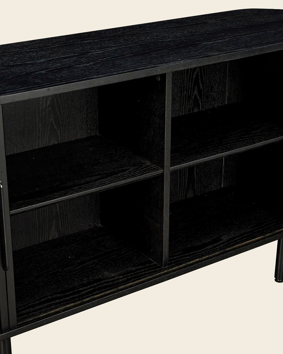 El dressoir lamellen ovaal – close-up van het materiaal – Zwart