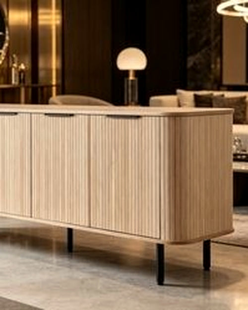El lang dressoir lamellen 210 cm – in de woonkamer – Licht eiken