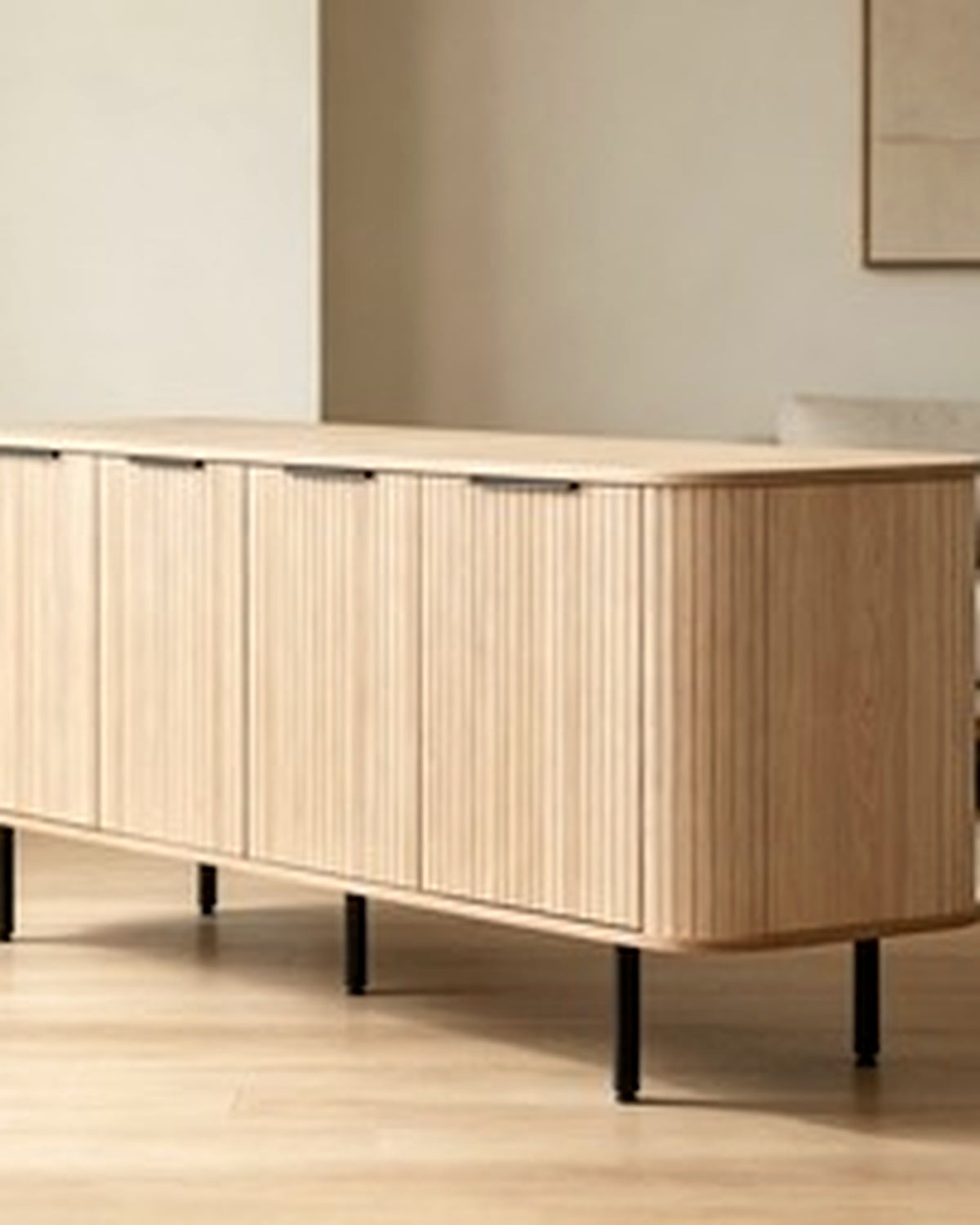 El lang dressoir lamellen 210 cm – in het interieur – Licht eiken