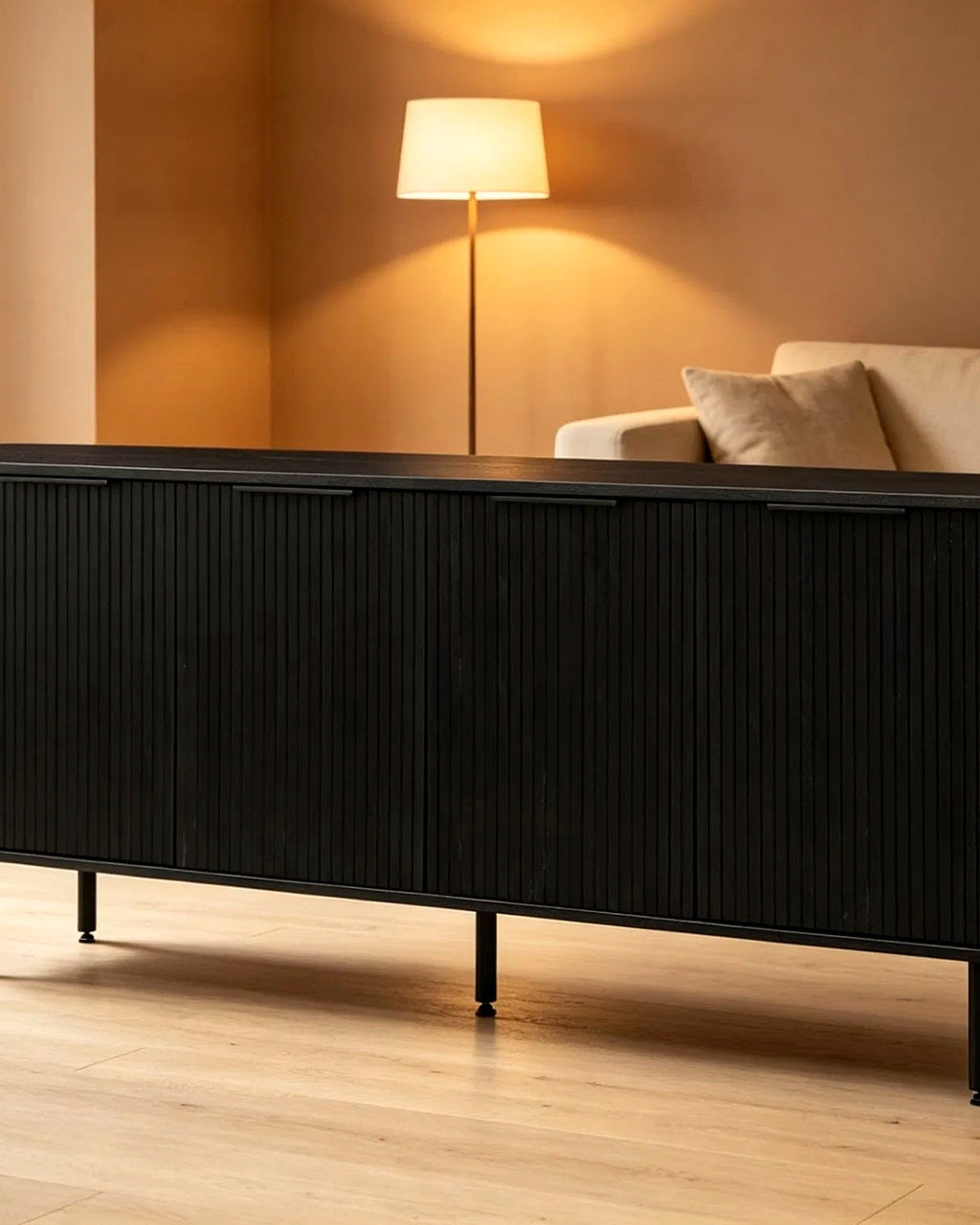 El lang dressoir lamellen 210 cm – in de woonkamer – Zwart