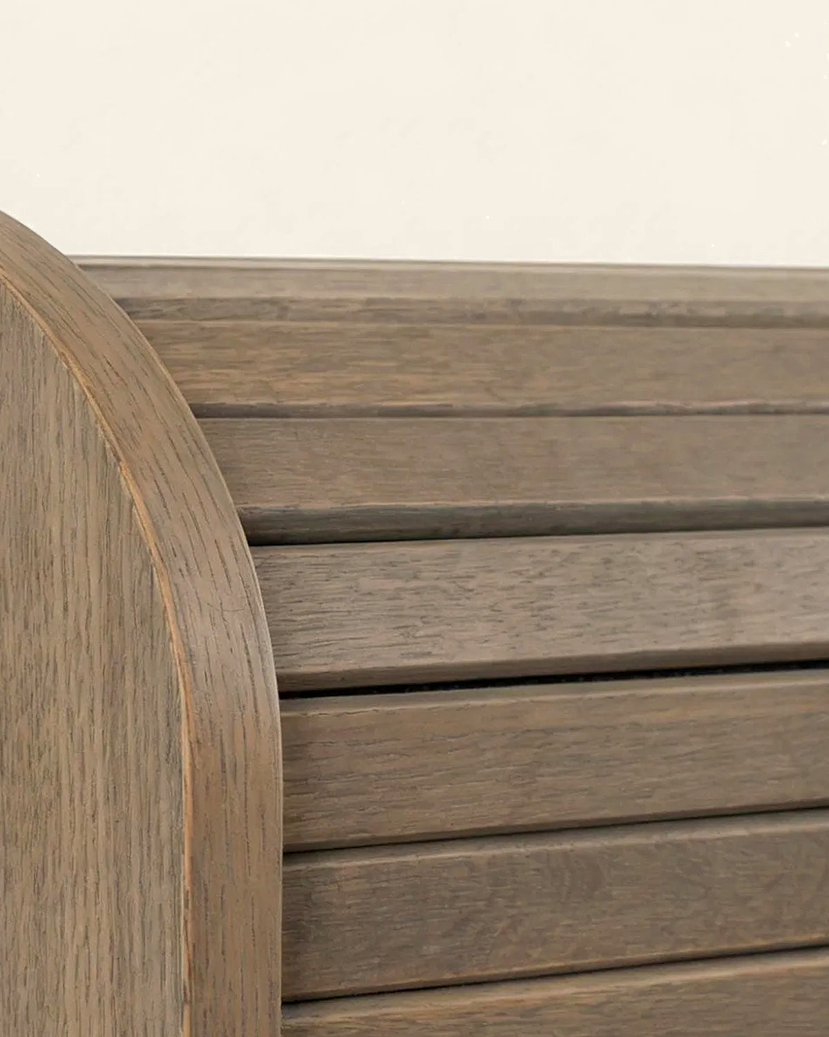 Mud boekenkast met roldeur – close-up van het materiaal – Naturel