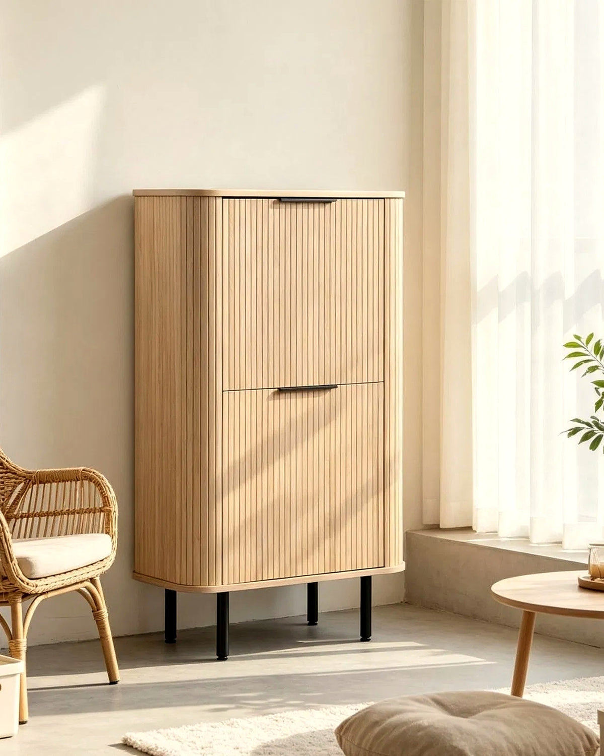 Mud hoge kast lamellen 140 cm – in de woonkamer – Licht eiken