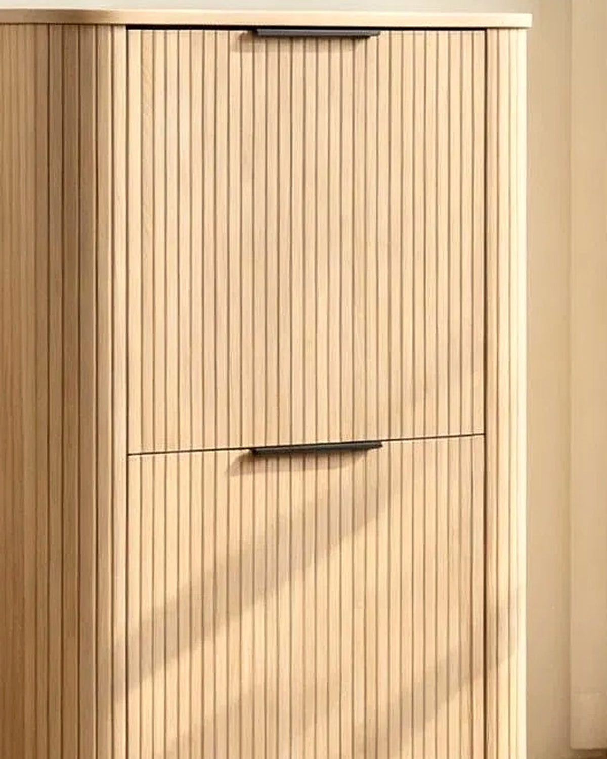 Mud hoge kast lamellen 140 cm – close-up van het materiaal – Licht eiken