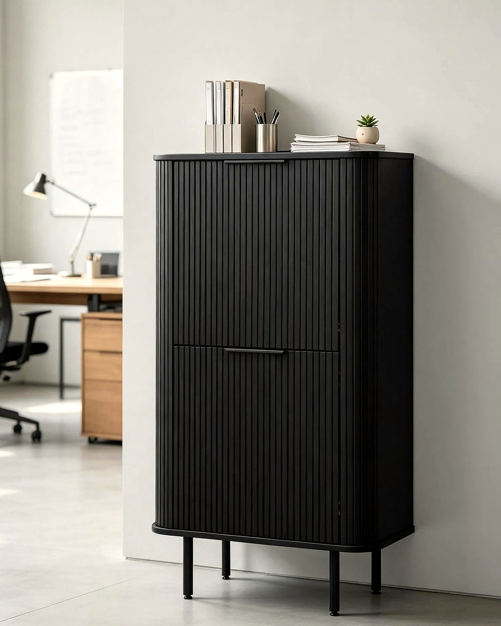 Mud hoge kast lamellen 140 cm – in de woonkamer – Zwart
