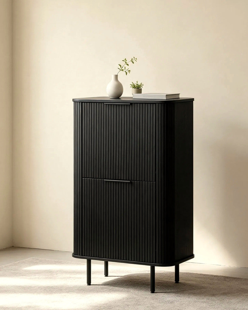 Mud hoge kast lamellen 140 cm – in het interieur – Zwart