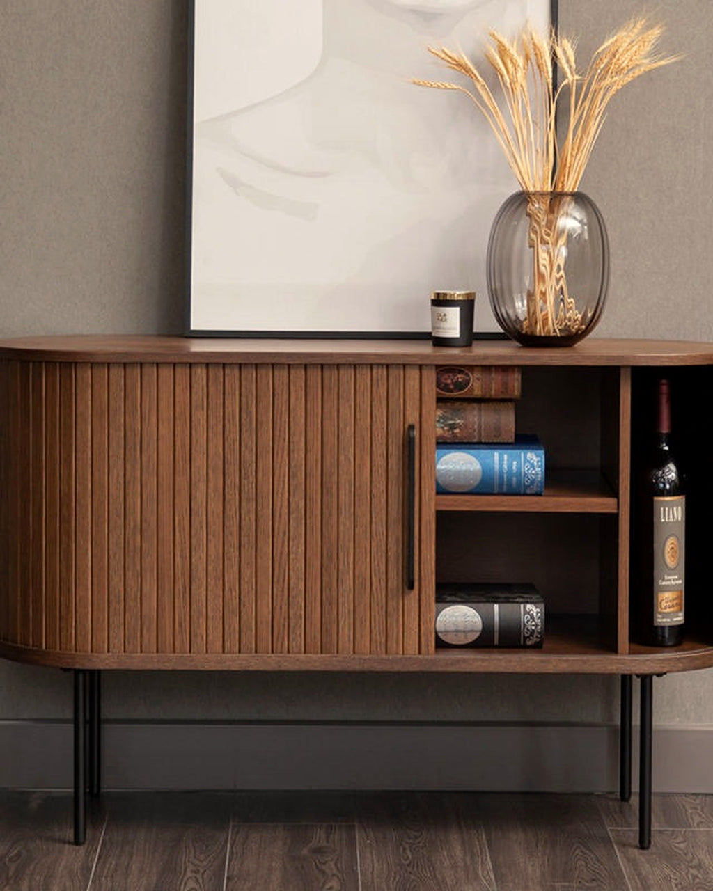 El dressoir lamellen afgerond walnoot – in het interieur – Walnoot