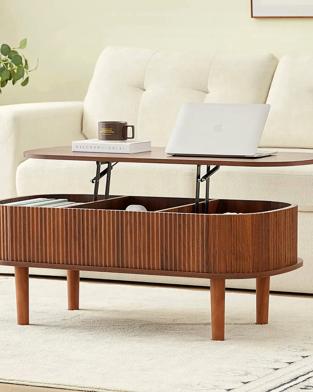 El ovale lift-top salontafel lamellen walnoot – in de woonkamer – Walnoot
