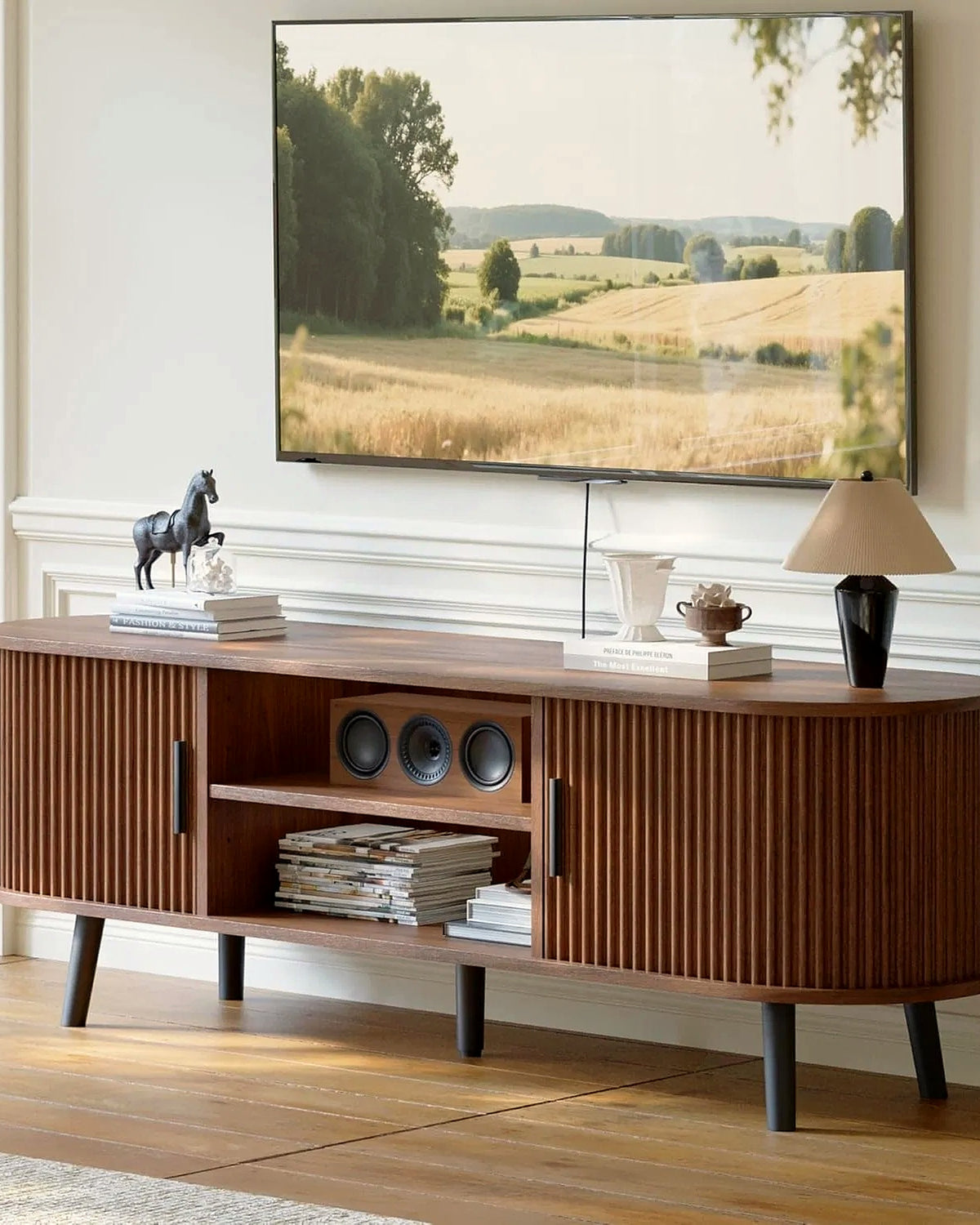 El tv-meubel lamellen walnoot 120 cm – in de woonkamer – Walnoot
