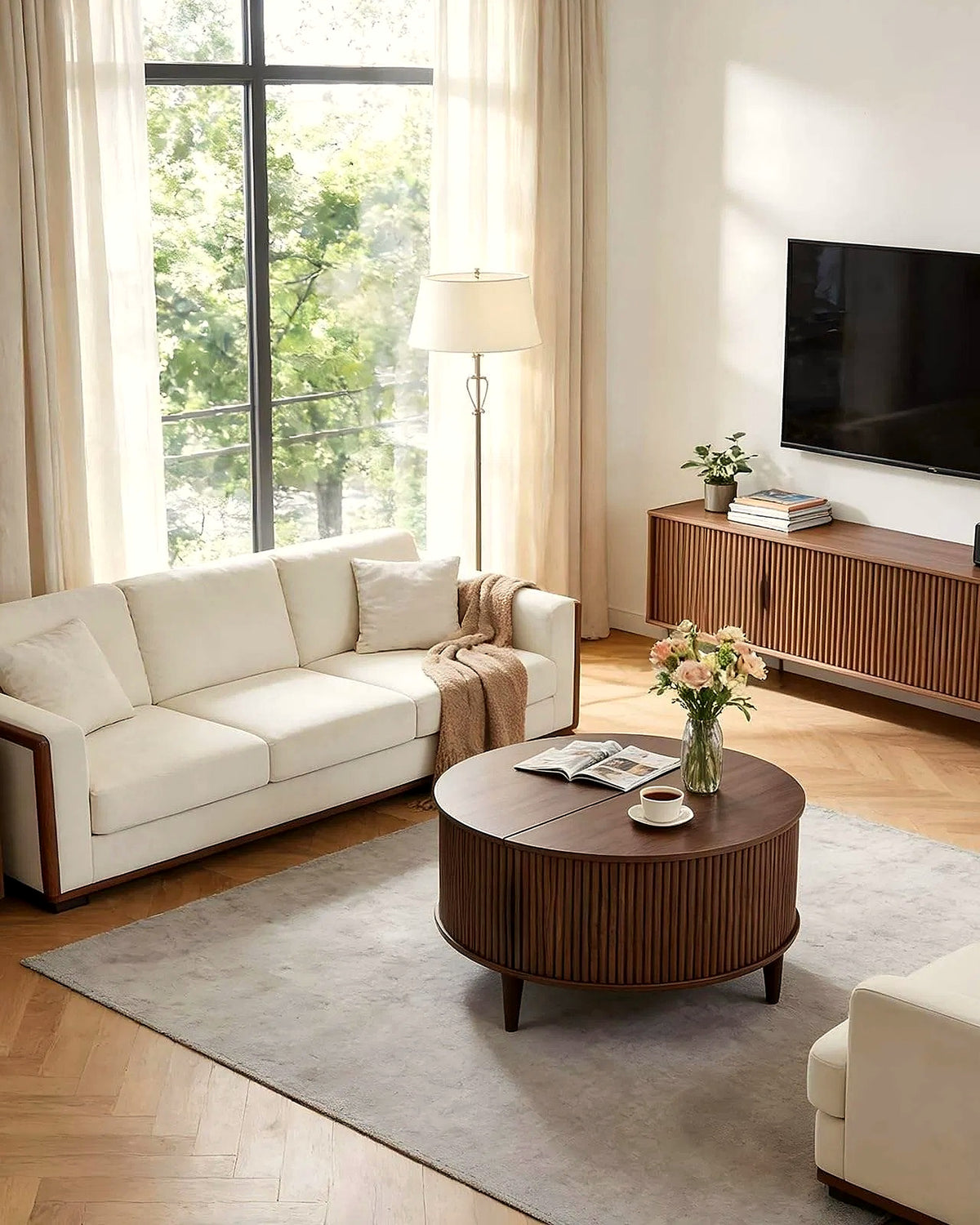 El ronde lift-top salontafel lamellen walnoot – in het interieur – Walnoot