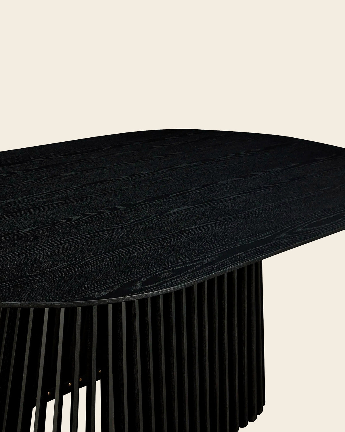 El ovale eettafel lamellenvoet 200 cm – close-up van het materiaal – Zwart