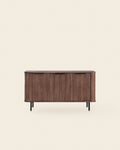 Dressoir met lamellen en 3 deuren 160 cm – vooraanzicht – Walnoot
