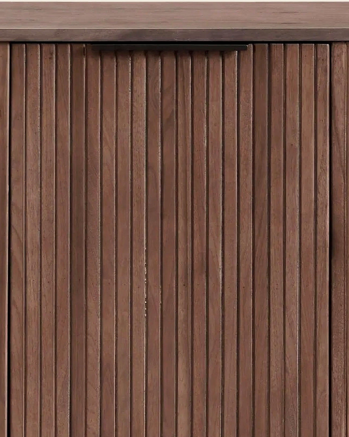Dressoir met lamellen en 3 deuren 160 cm – close-up van het materiaal – Walnoot