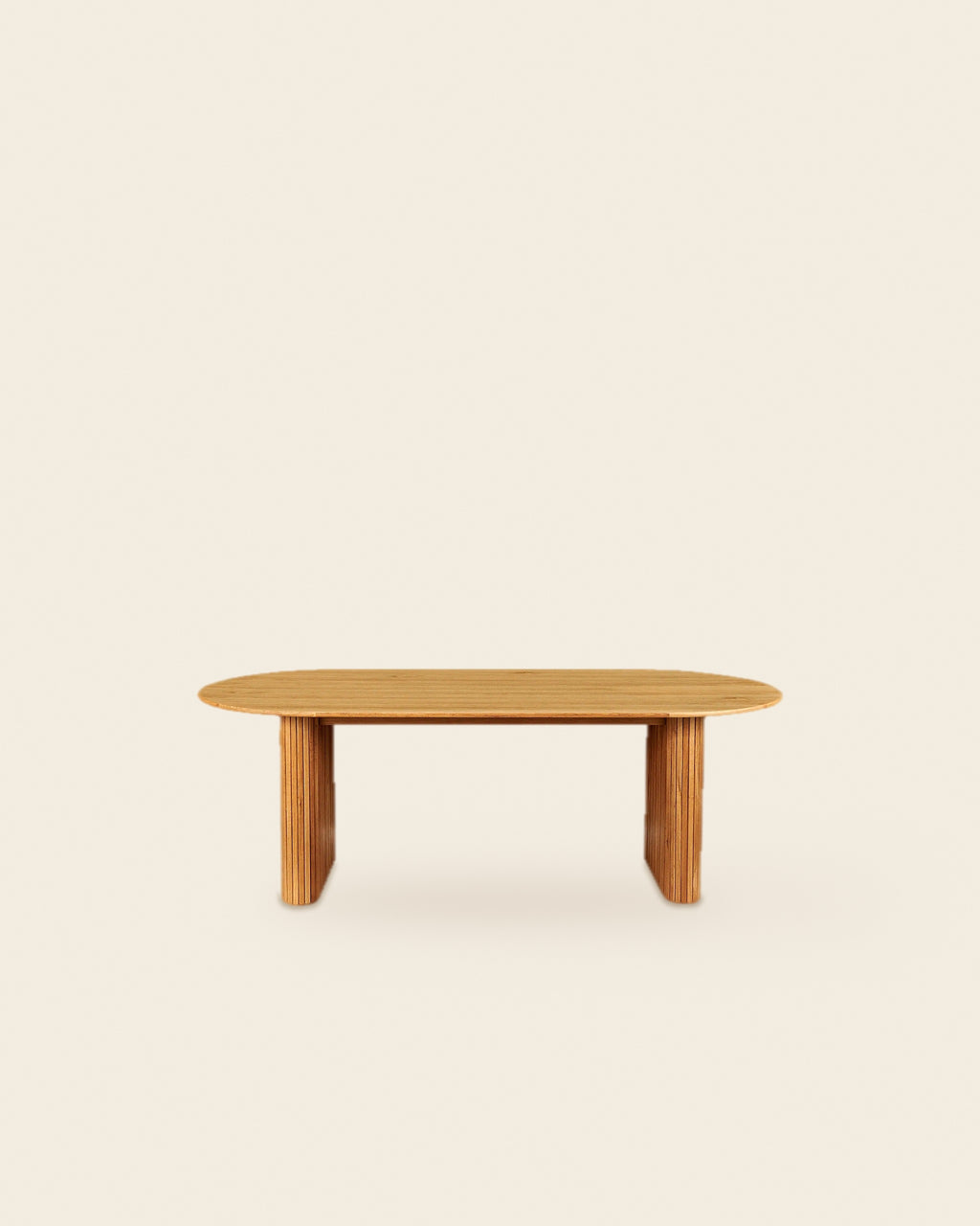 Ovale eettafel met lamellenpoten 220 cm – vooraanzicht – Licht eiken