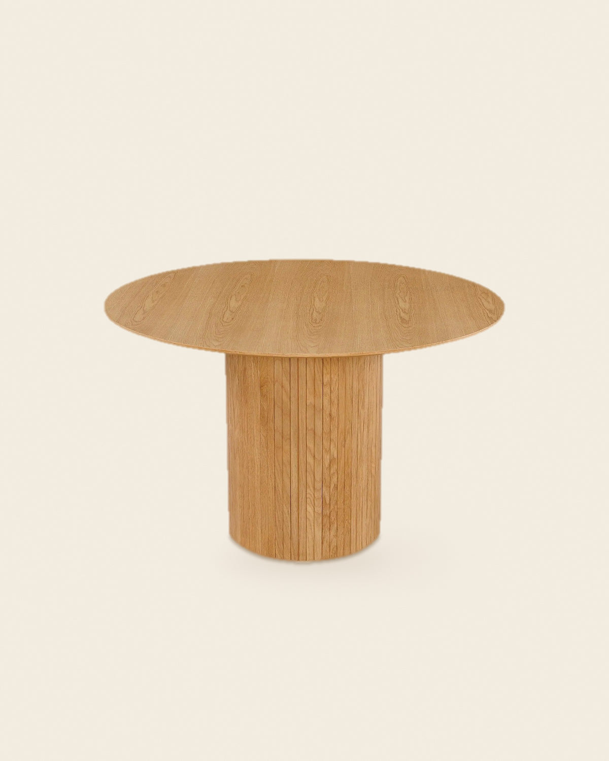 Ronde eettafel met cilindervoet Ø120 – schuin vooraanzicht – Licht eiken