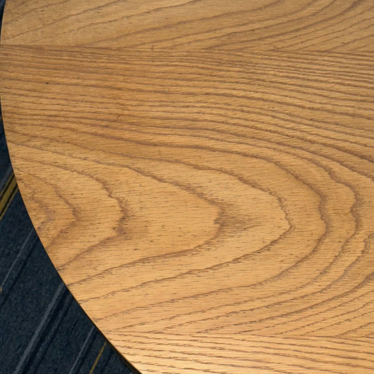 Salontafel rond op zuil 75 cm – foto 3 – Licht eiken