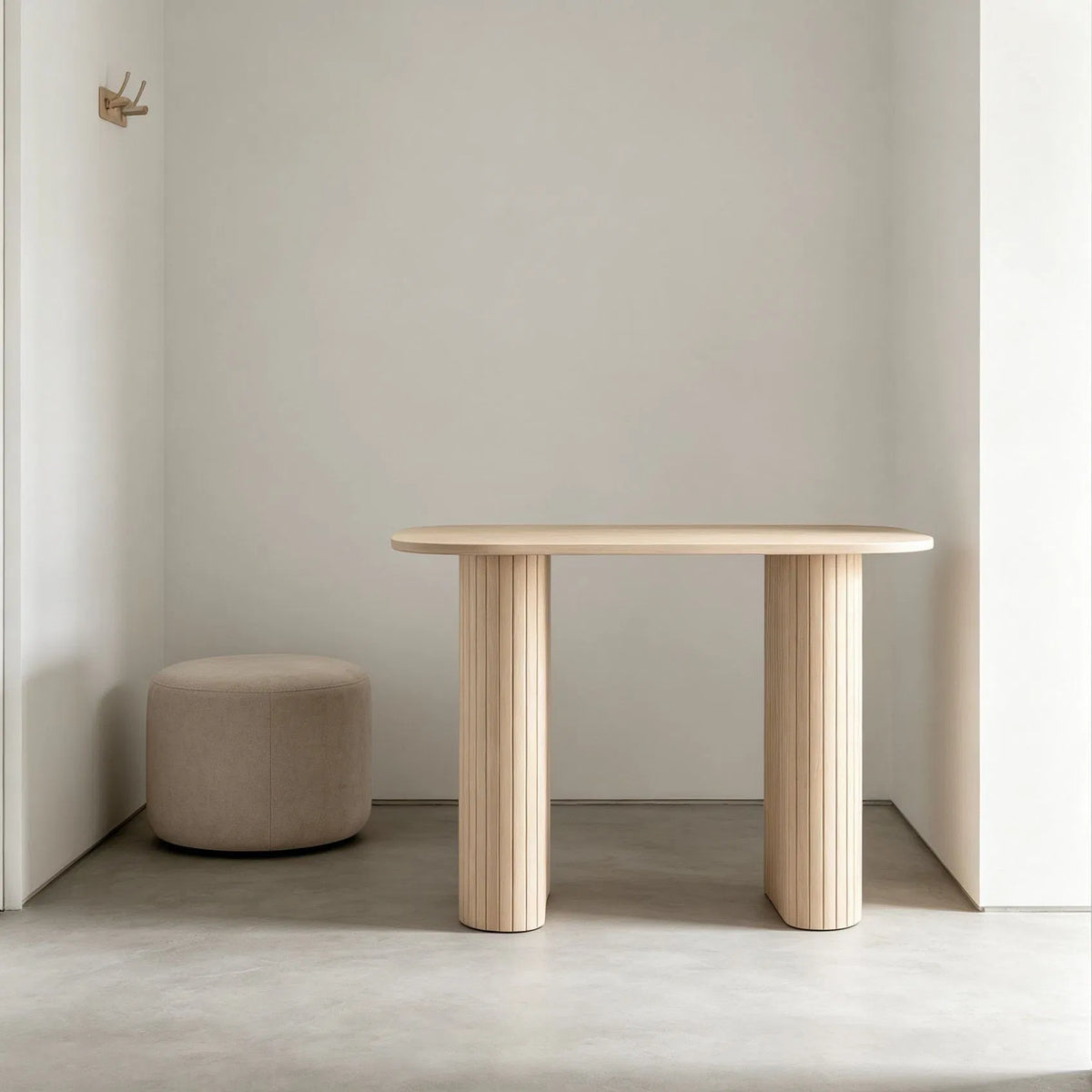 Sidetable op zuilen 100 cm – foto 3 – Licht eiken